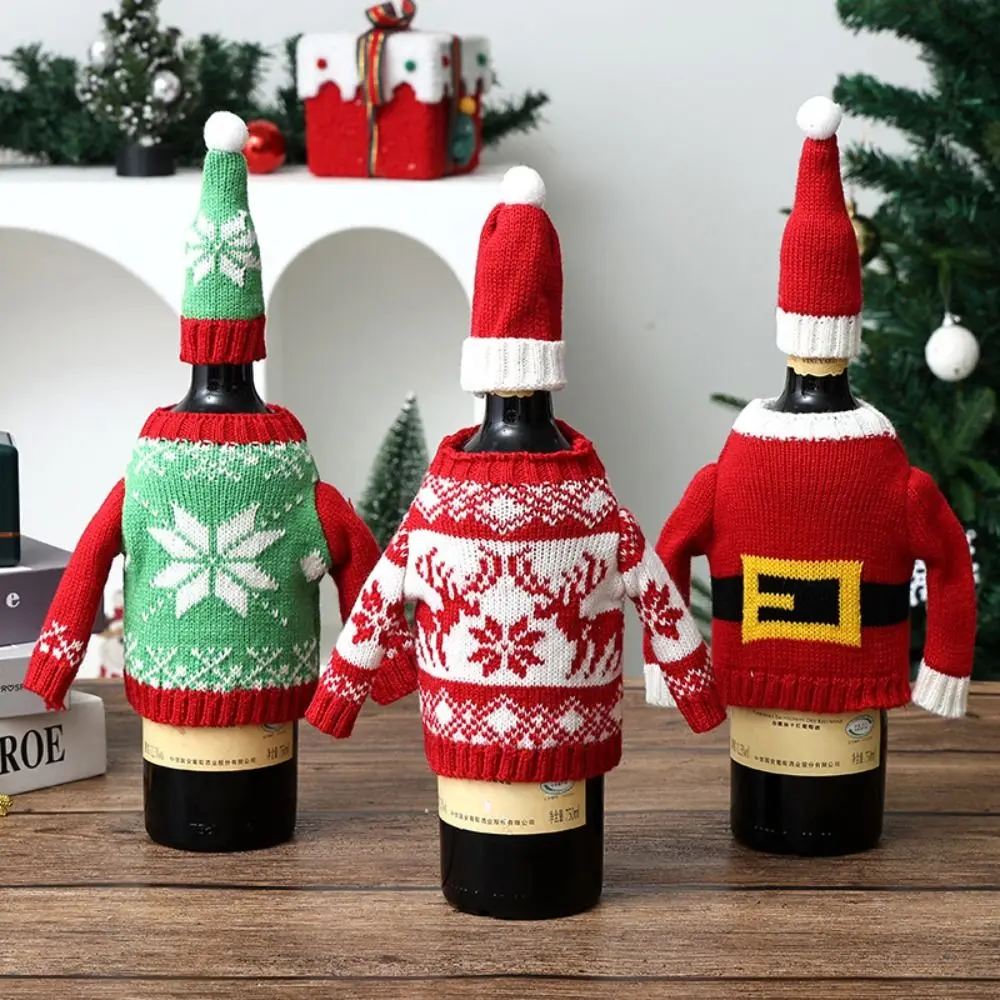 Wine Beer Hat - エルク柄のワインボトルカバー。ミニサンタ帽付きで、織り物で作られたクリスマスボトルカバー。雪の結晶や雪だるまのモチーフが施され、ビールボトルのギフトとしても最適。繰り返し使用可能。
