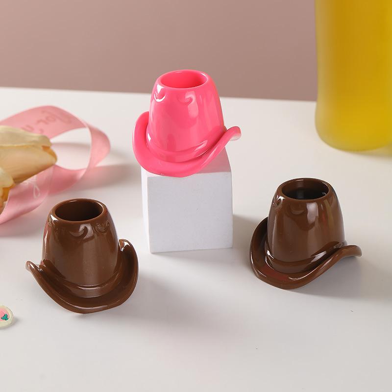 壊れにくいカウボーイハット型のワイングラス。繰り返し使えるカ - Wine Beer Hat のレビューと価格